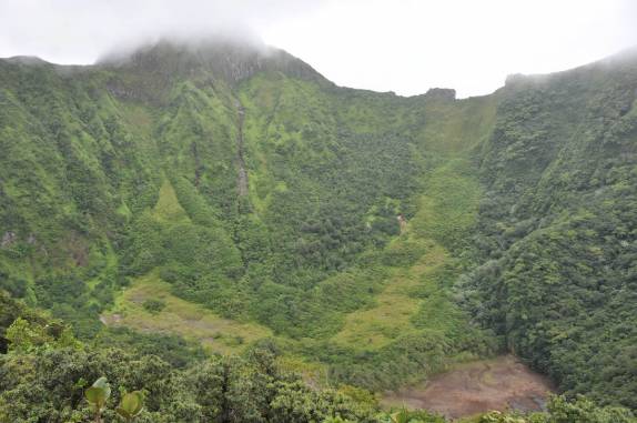 Cratera do monte Liamuiga, o vulcão da ilha de St. Kitts - Caribe